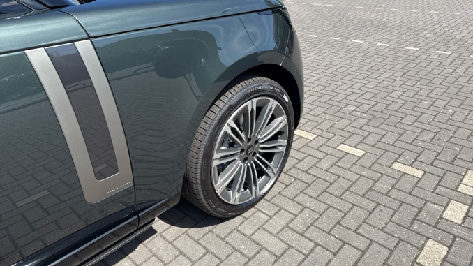 Land Rover Range Rover 3.0 D300 Westminster Edition 4dr Auto Diesel Estate - Image 22